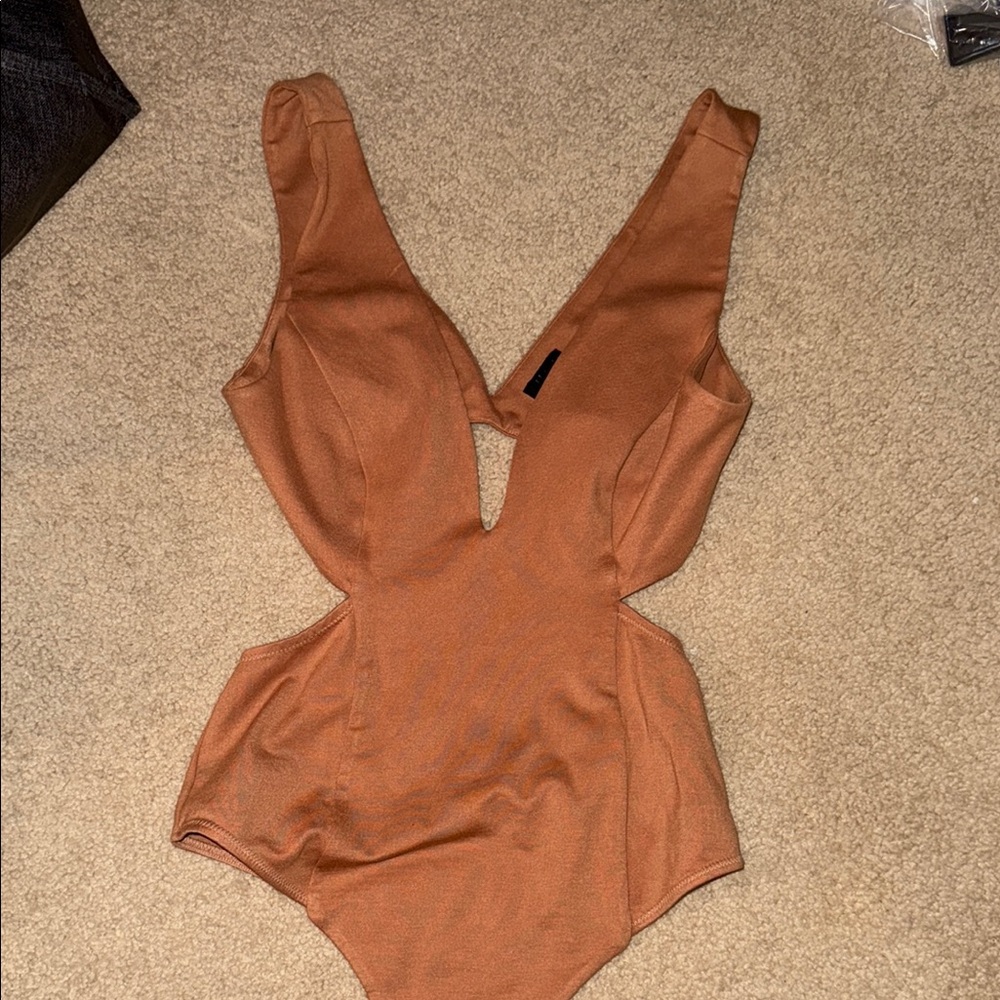 NBD stormi in camel medium revolve Sleeveless Bodysuit - Picture 5 of 9